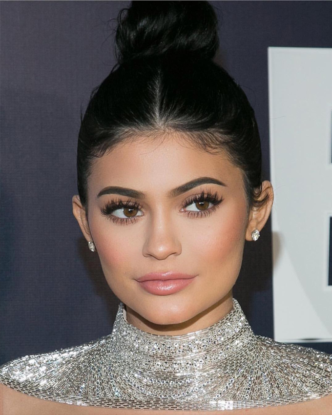 Kylie Jenner - Lições de Maquiagem das Kardashians - Brigitte Calegari Kylie Jenner - Lições de Maquiagem das Kardashians - Brigitte Calegari